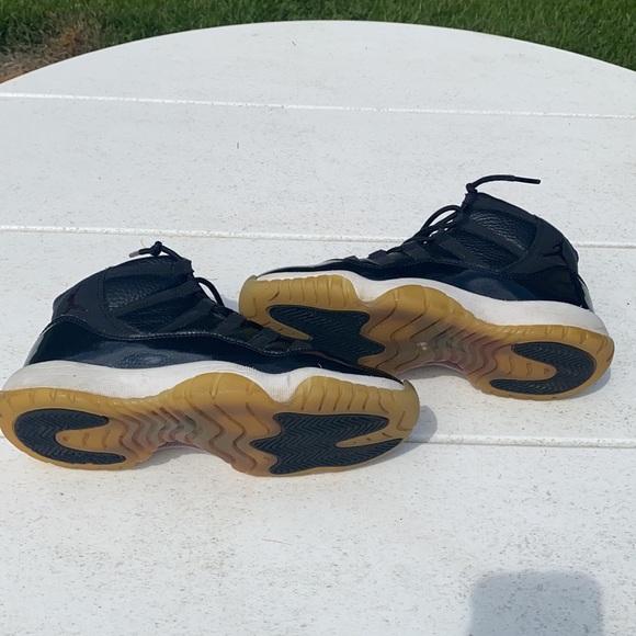 AIR Jordan RETRO 11 - youth size 5.5. Black with black patent leather. - Picture 2 of 11